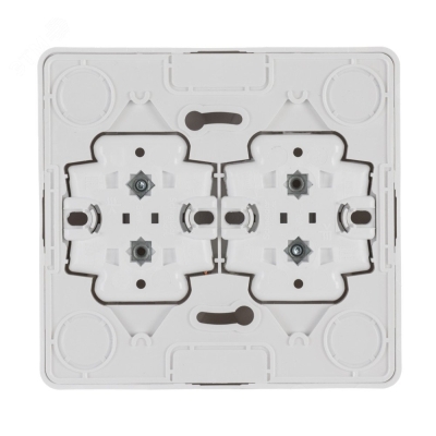 Розетка 4-м ОП Этюд 16А 250В с заземл. с заземл. защ. шторки бел. SE PA16-208B